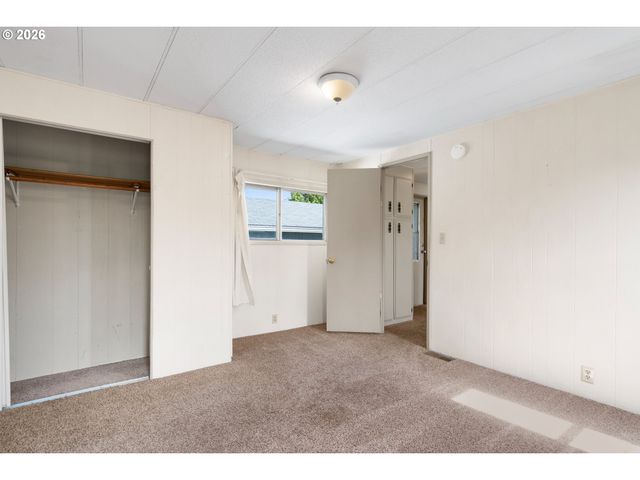 1566 LAURA St, Springfield, OR 97477