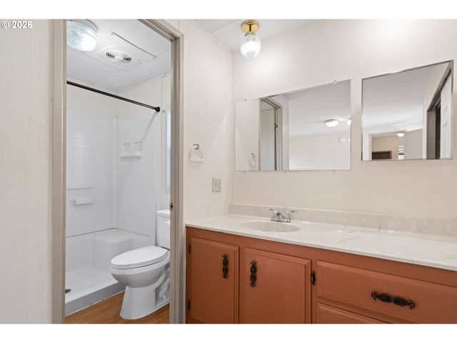 1566 LAURA St, Springfield, OR 97477