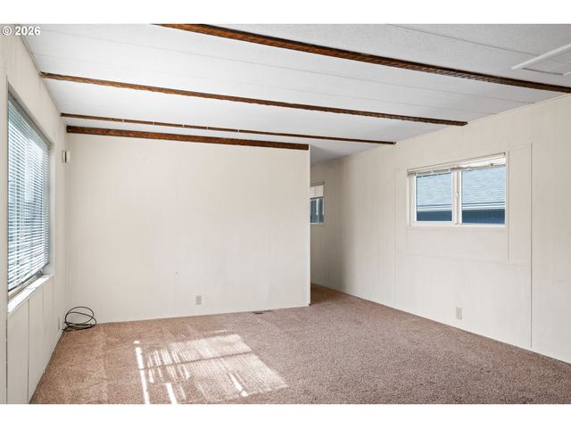 1566 LAURA St, Springfield, OR 97477