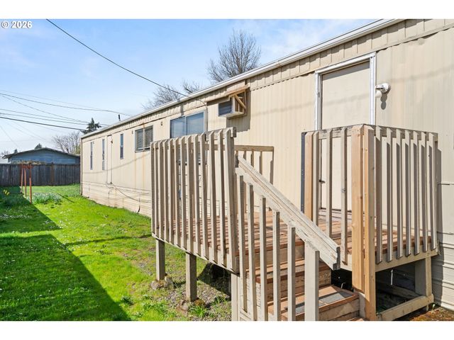 1566 LAURA St, Springfield, OR 97477