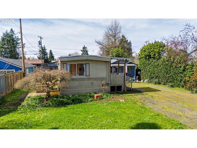 1566 LAURA St, Springfield, OR 97477