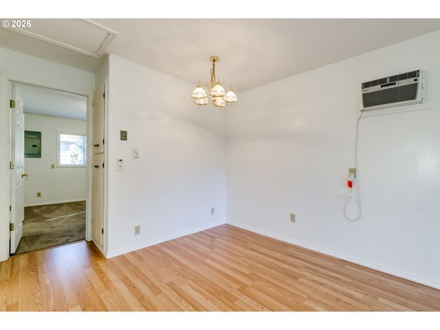 1566 LAURA St, Springfield, OR 97477