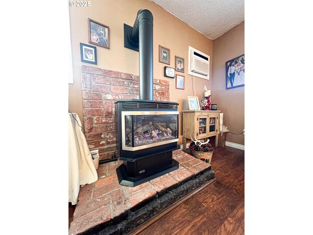 1225 B St, Fossil, OR 97830