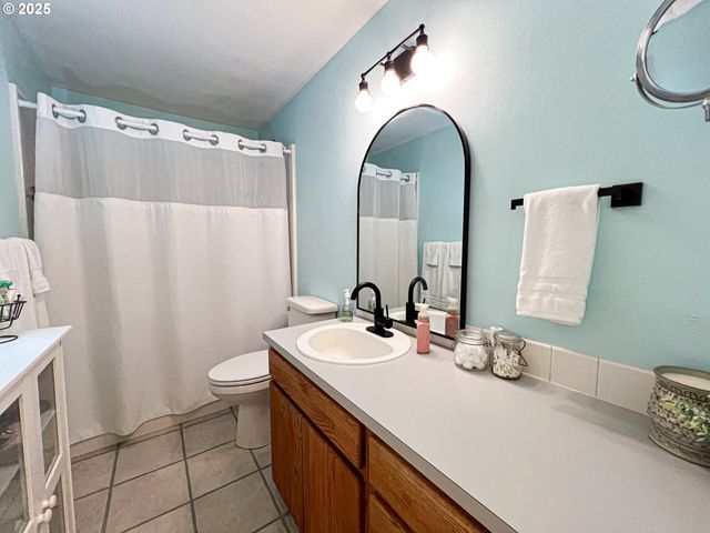 1225 B St, Fossil, OR 97830