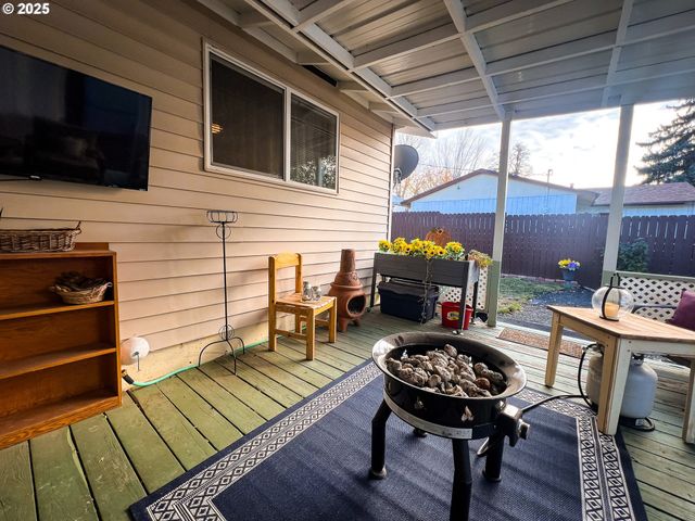 1225 B St, Fossil, OR 97830