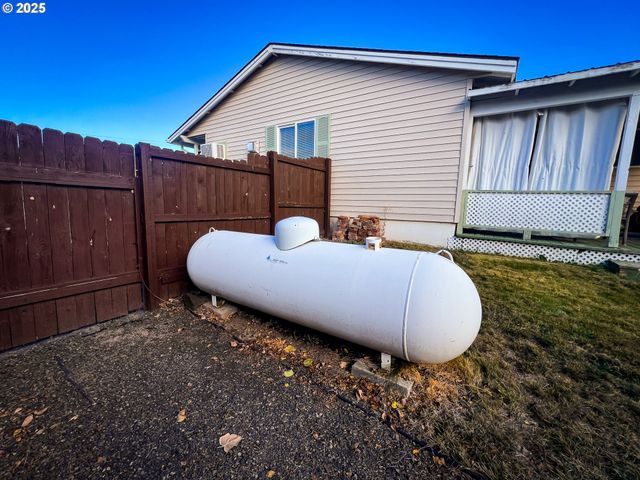 1225 B St, Fossil, OR 97830