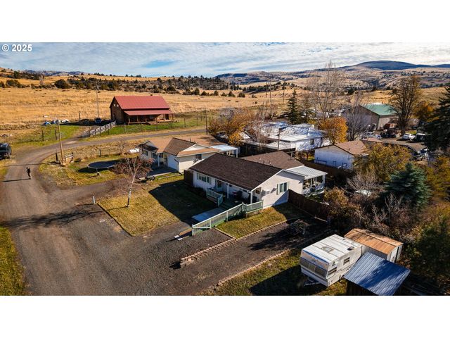 1225 B St, Fossil, OR 97830