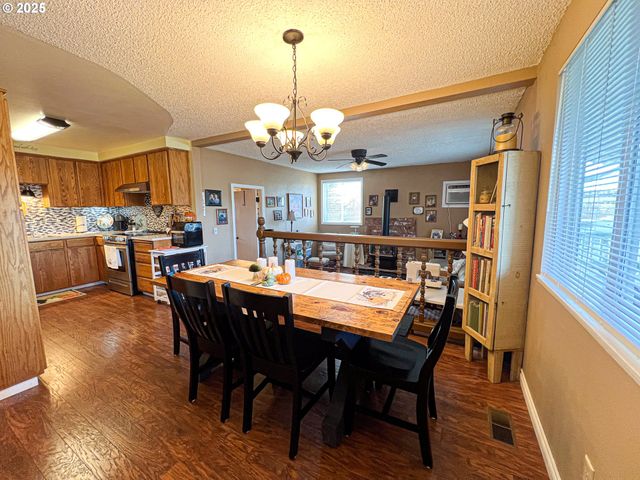 1225 B St, Fossil, OR 97830