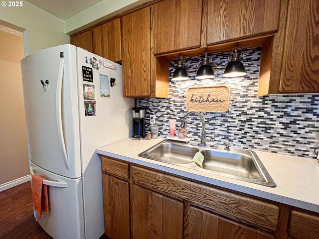 1225 B St, Fossil, OR 97830