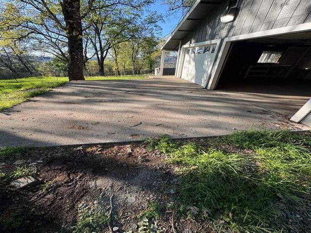11572 Dead Horse Rd, Grass Valley, CA 95949