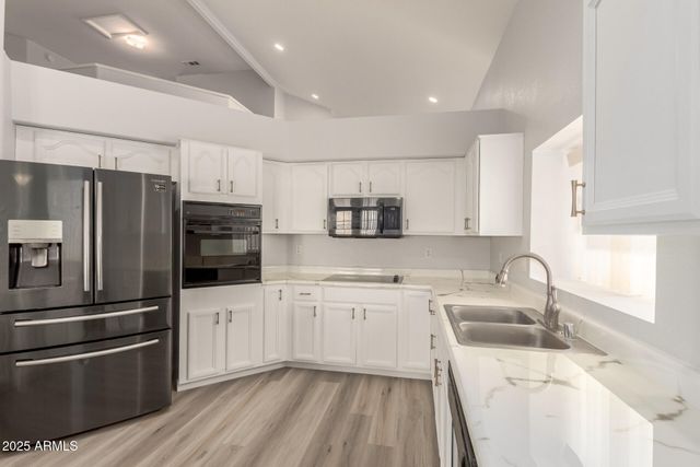 1526 E CHARLESTON Avenue, Phoenix, AZ 85022