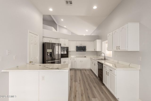 1526 E CHARLESTON Avenue, Phoenix, AZ 85022