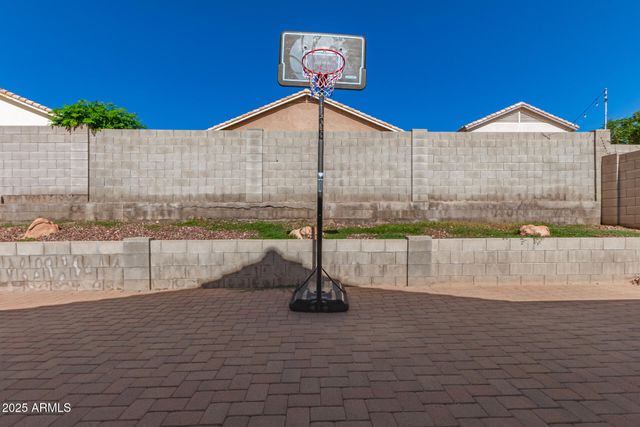 1526 E CHARLESTON Avenue, Phoenix, AZ 85022