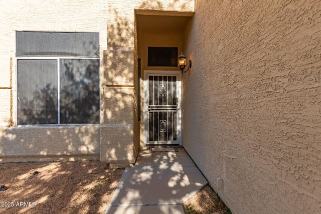 1526 E CHARLESTON Avenue, Phoenix, AZ 85022
