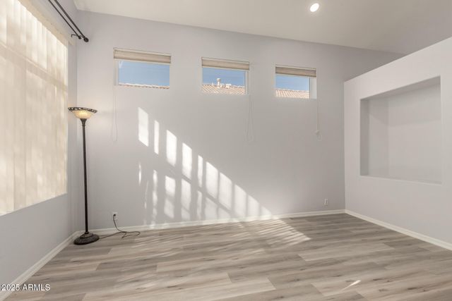 1526 E CHARLESTON Avenue, Phoenix, AZ 85022