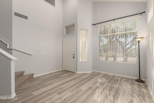 1526 E CHARLESTON Avenue, Phoenix, AZ 85022