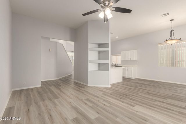 1526 E CHARLESTON Avenue, Phoenix, AZ 85022