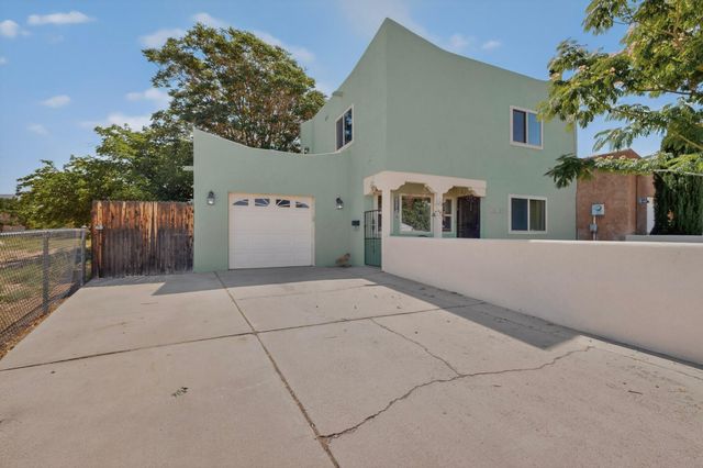 1648 Moon Street NE, Albuquerque, NM 87112