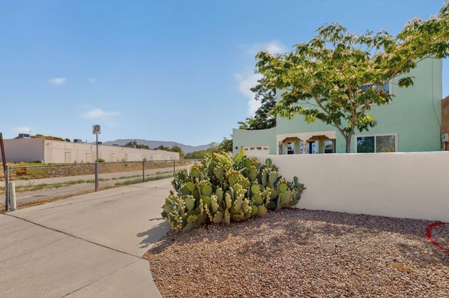 1648 Moon Street NE, Albuquerque, NM 87112