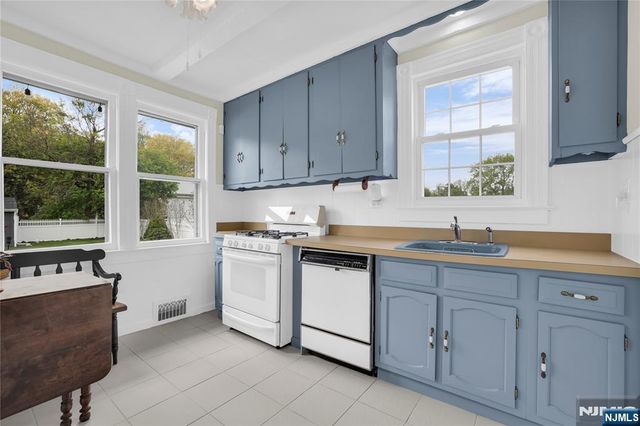 152 Long Hill Road, Little Falls, NJ 07424