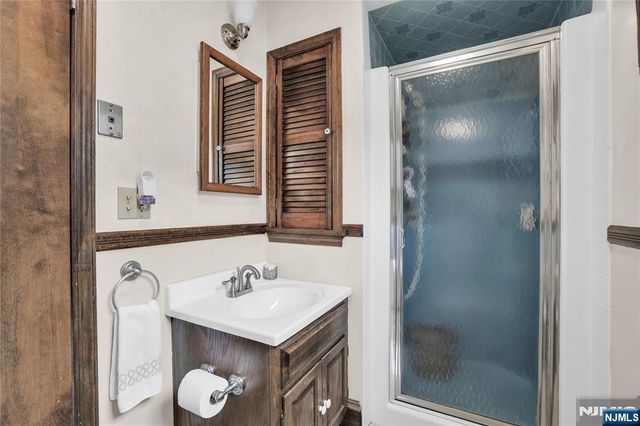 152 Long Hill Road, Little Falls, NJ 07424