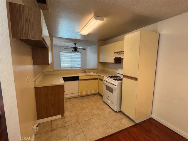 2410 N Towne 3, Pomona, CA 91767