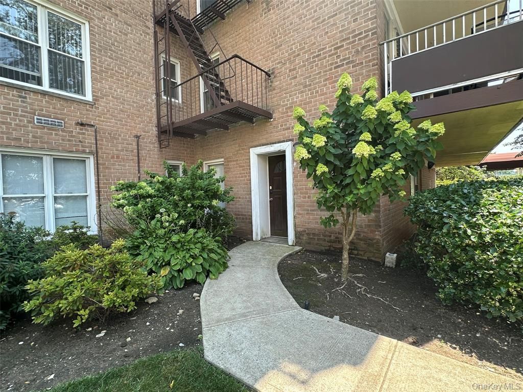 212-30 23 ave l2, Bayside, NY 11360 — photo 2
