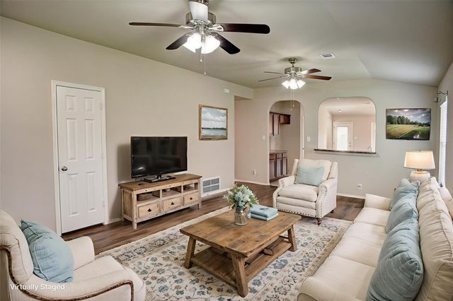 306 Grutsch DR, Bastrop, TX 78602