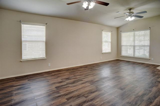 306 Grutsch DR, Bastrop, TX 78602