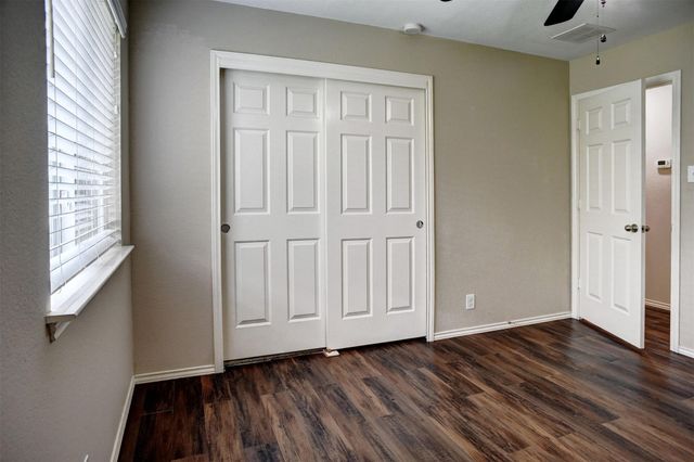 306 Grutsch DR, Bastrop, TX 78602