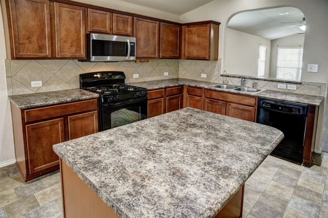 306 Grutsch DR, Bastrop, TX 78602