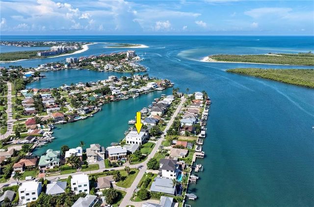 144 Pago Pago DR W, Naples, FL 34113