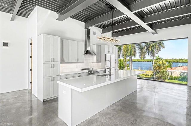 144 Pago Pago DR W, Naples, FL 34113