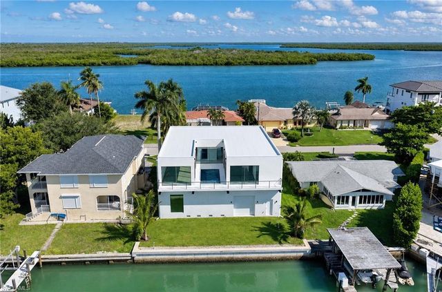 144 Pago Pago DR W, Naples, FL 34113