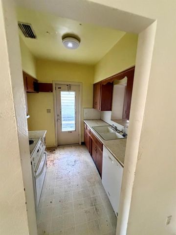 1228 NE 13TH Avenue, Fort Lauderdale, FL 33304