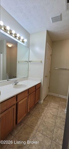 5603 Collington Ct, Louisville, KY 40241