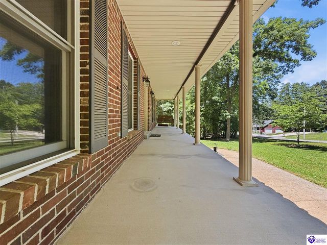 17 Bittersweet Place, Brandenburg, KY 40108
