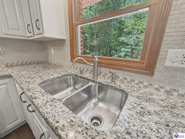 17 Bittersweet Place, Brandenburg, KY 40108