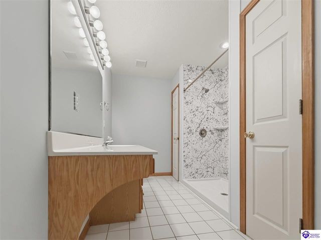 17 Bittersweet Place, Brandenburg, KY 40108