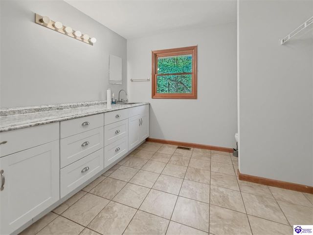 17 Bittersweet Place, Brandenburg, KY 40108