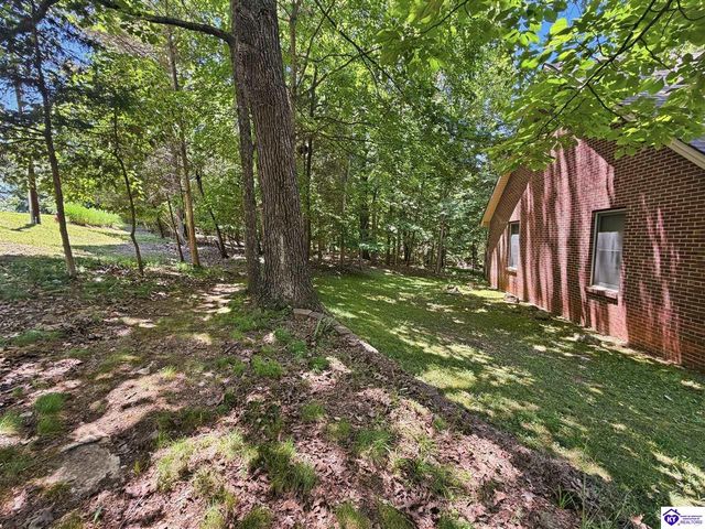 17 Bittersweet Place, Brandenburg, KY 40108