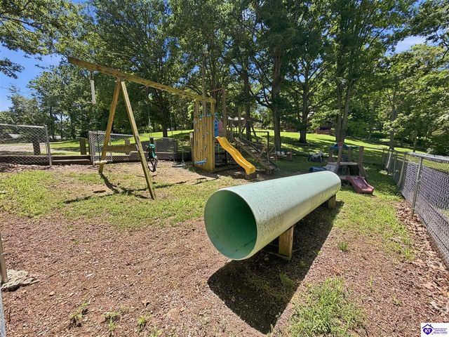 17 Bittersweet Place, Brandenburg, KY 40108