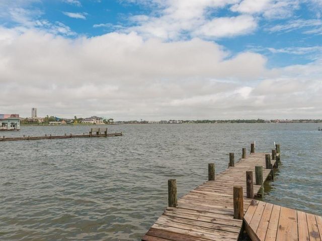 1819 Cove Park Drive 2, League City, TX 77565