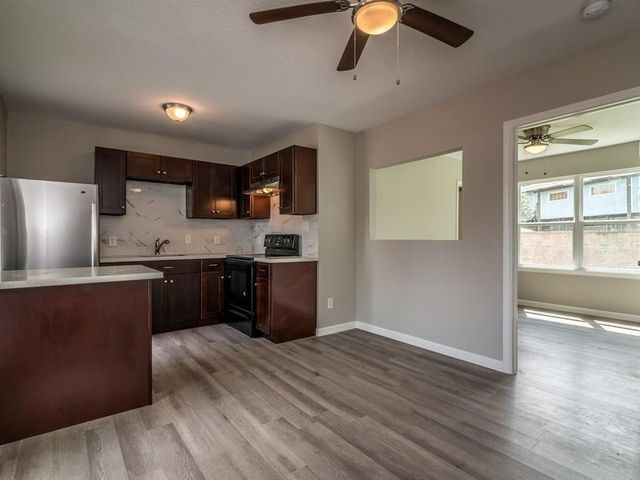 1819 Cove Park Drive 2, League City, TX 77565