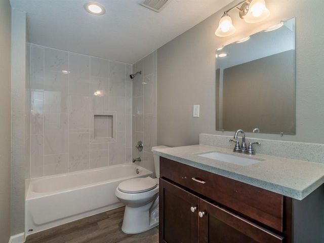 1819 Cove Park Drive 2, League City, TX 77565