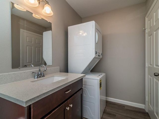 1819 Cove Park Drive 2, League City, TX 77565