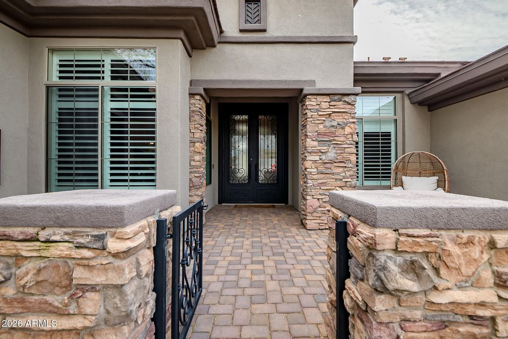 Image 10 of property listing at 1529 W LAUREL GREENS Court, Phoenix, AZ 85086