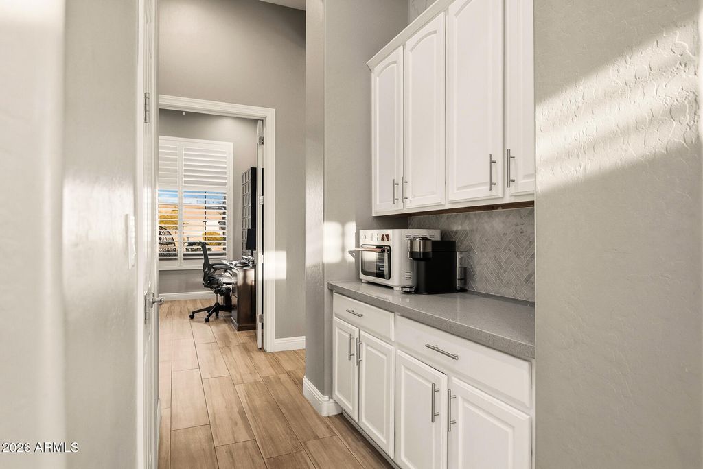 Image 17 of property listing at 1529 W LAUREL GREENS Court, Phoenix, AZ 85086