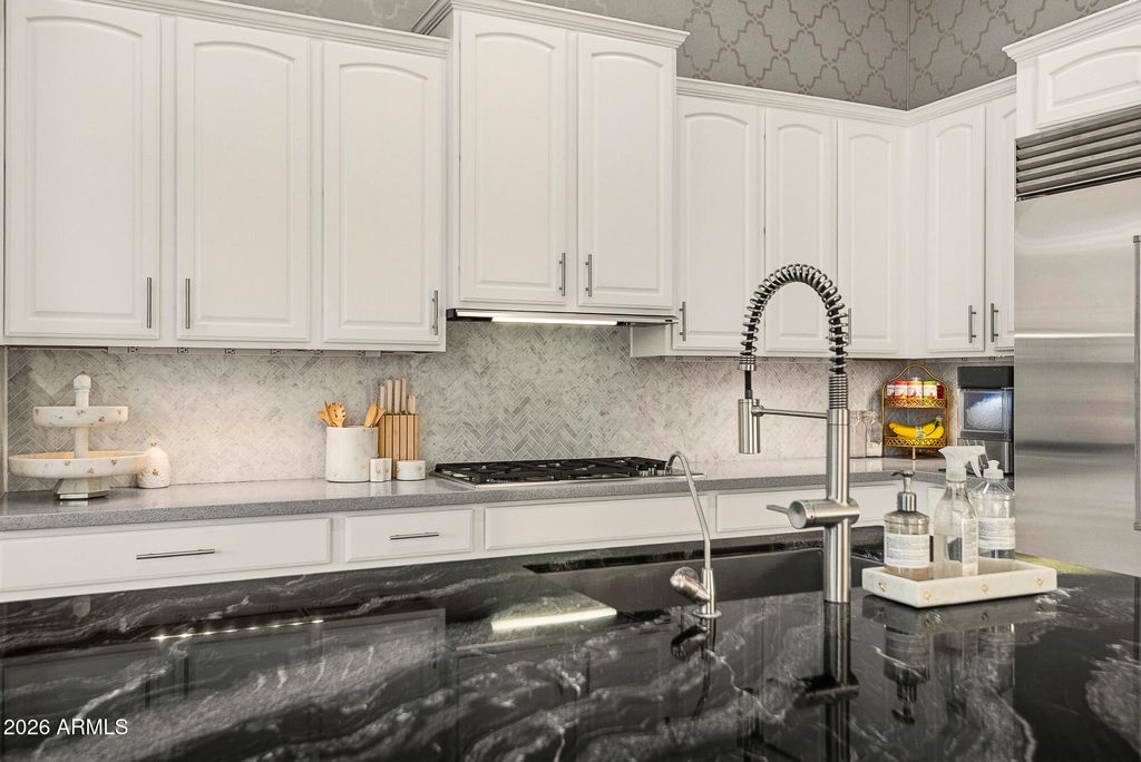 Image 20 of property listing at 1529 W LAUREL GREENS Court, Phoenix, AZ 85086