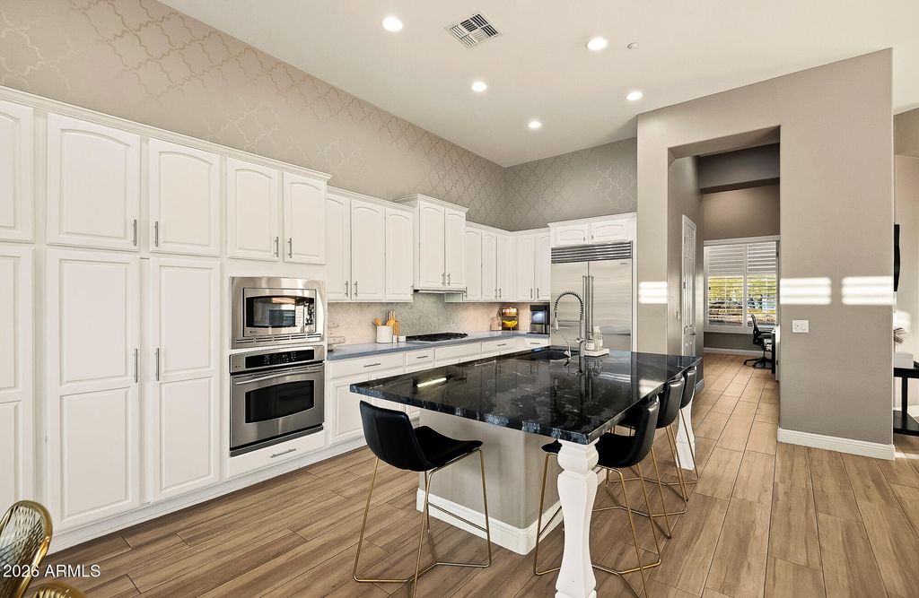 Image 21 of property listing at 1529 W LAUREL GREENS Court, Phoenix, AZ 85086